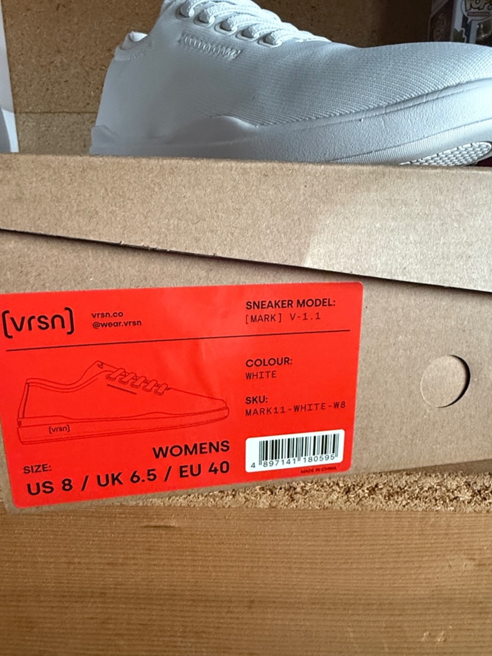 Woman's pain relief sneaker - Picture 2 of 3